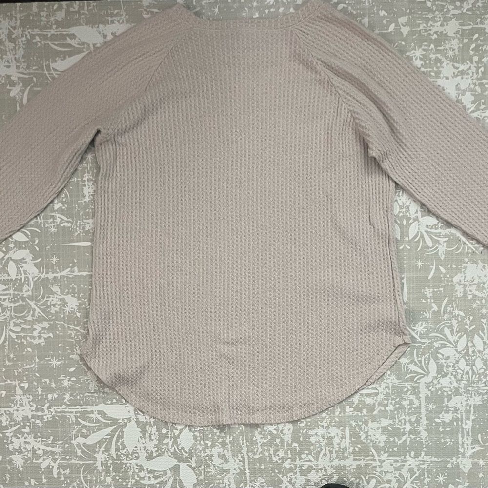 American Eagle Outfitters Soft and Sexy Plush Beige Textured Long Sleeve Tee - Picture 2 of 3